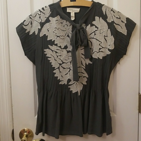 Anthropologie Tops - Anthropologie Top size 6